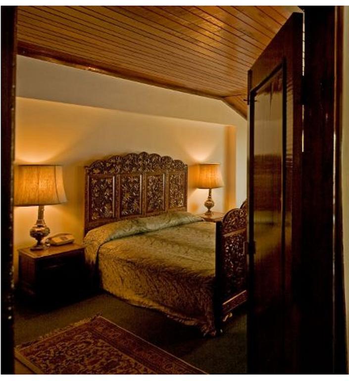 Hotel Broadway Srīnagar Habitación foto